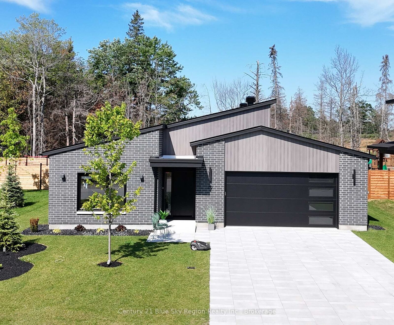 Property Photo:  19 Katie Ann Crescent  ON P1C 1M8 