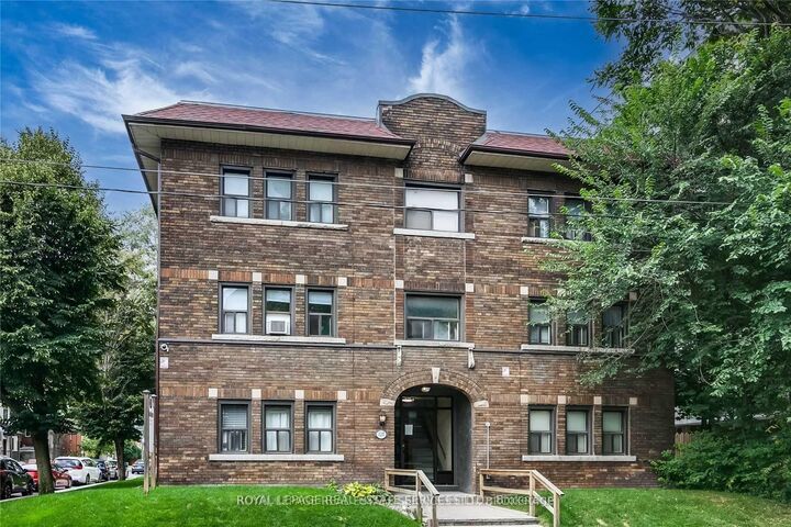 Photo de la propriété:  120 Vaughan Road 20  ON M6C 2M2 