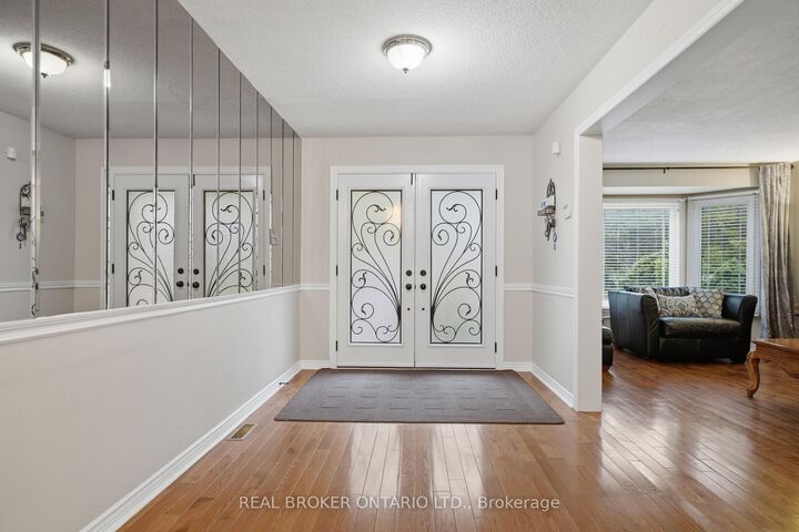 Property Photo: 1356 Mapleridge Crescent ON L6M 2G6