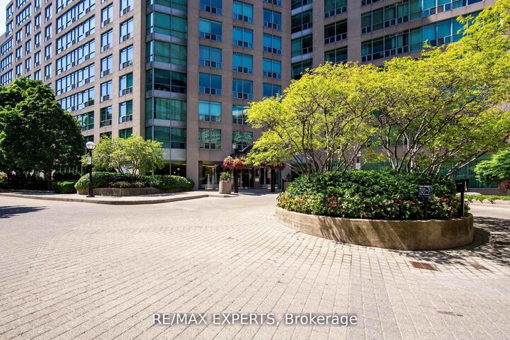 Property Photo: 942 Yonge Street 1006 ON M4W 3S8