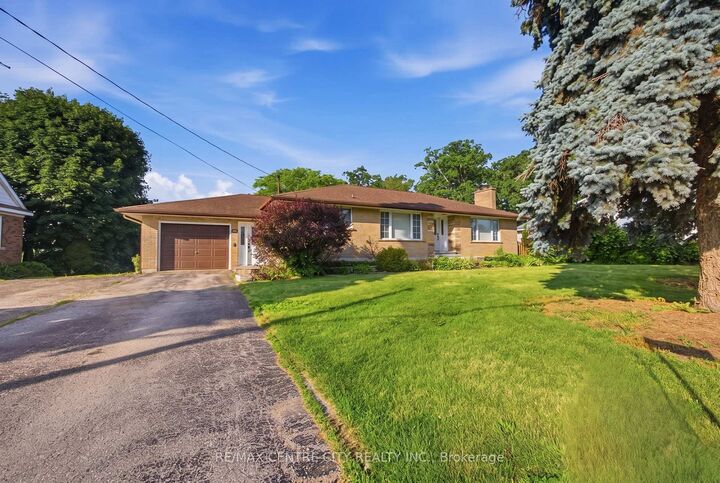 303 Simcoe Street — photo 1
