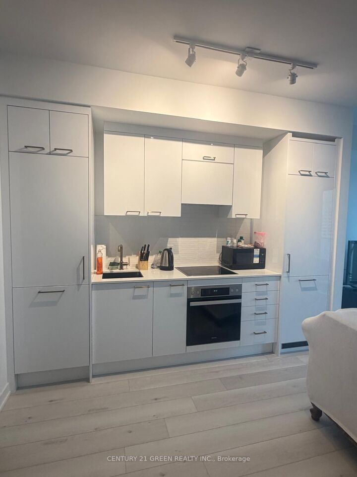 Property Photo: 634 Church Street 2301 ON M4Y 0G9