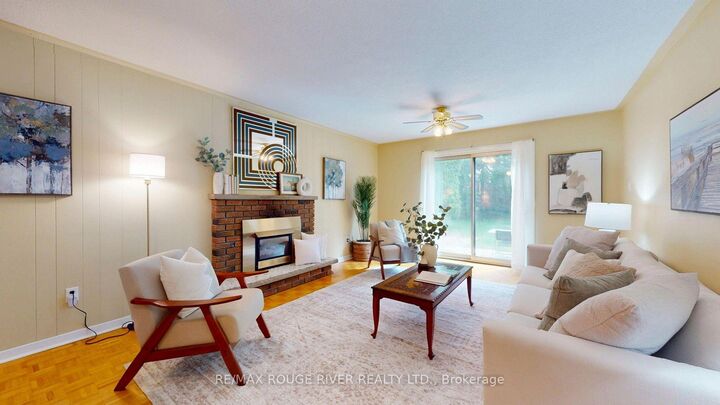 33 Pepper Tree Drive — photo 1
