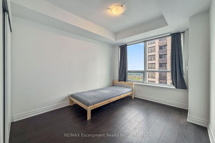 Property Photo:  30 Elm Drive W 2109  ON L5B 0N6 