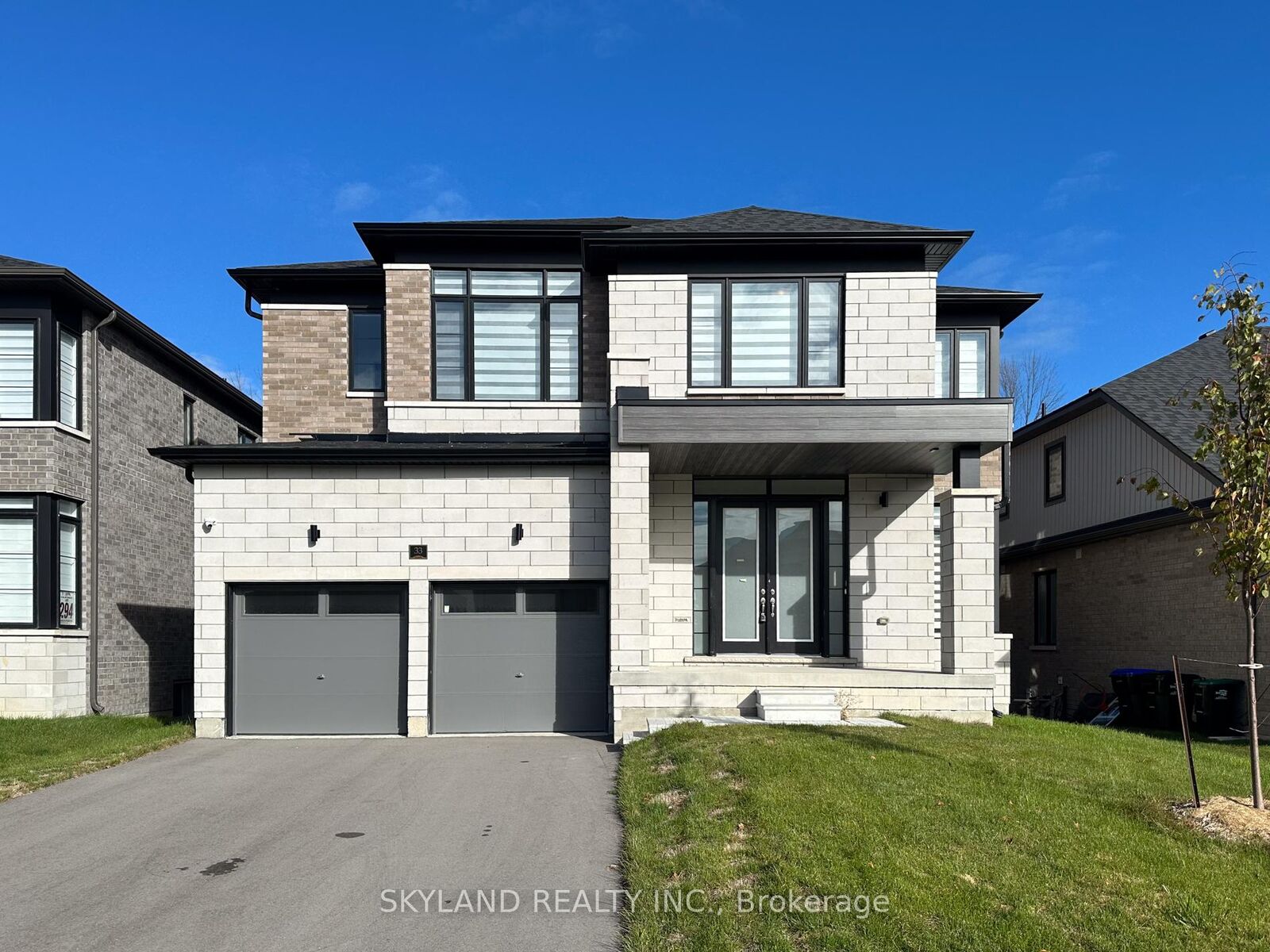 Property Photo:  33 Del Ray Crescent  ON L9Z 0N7 