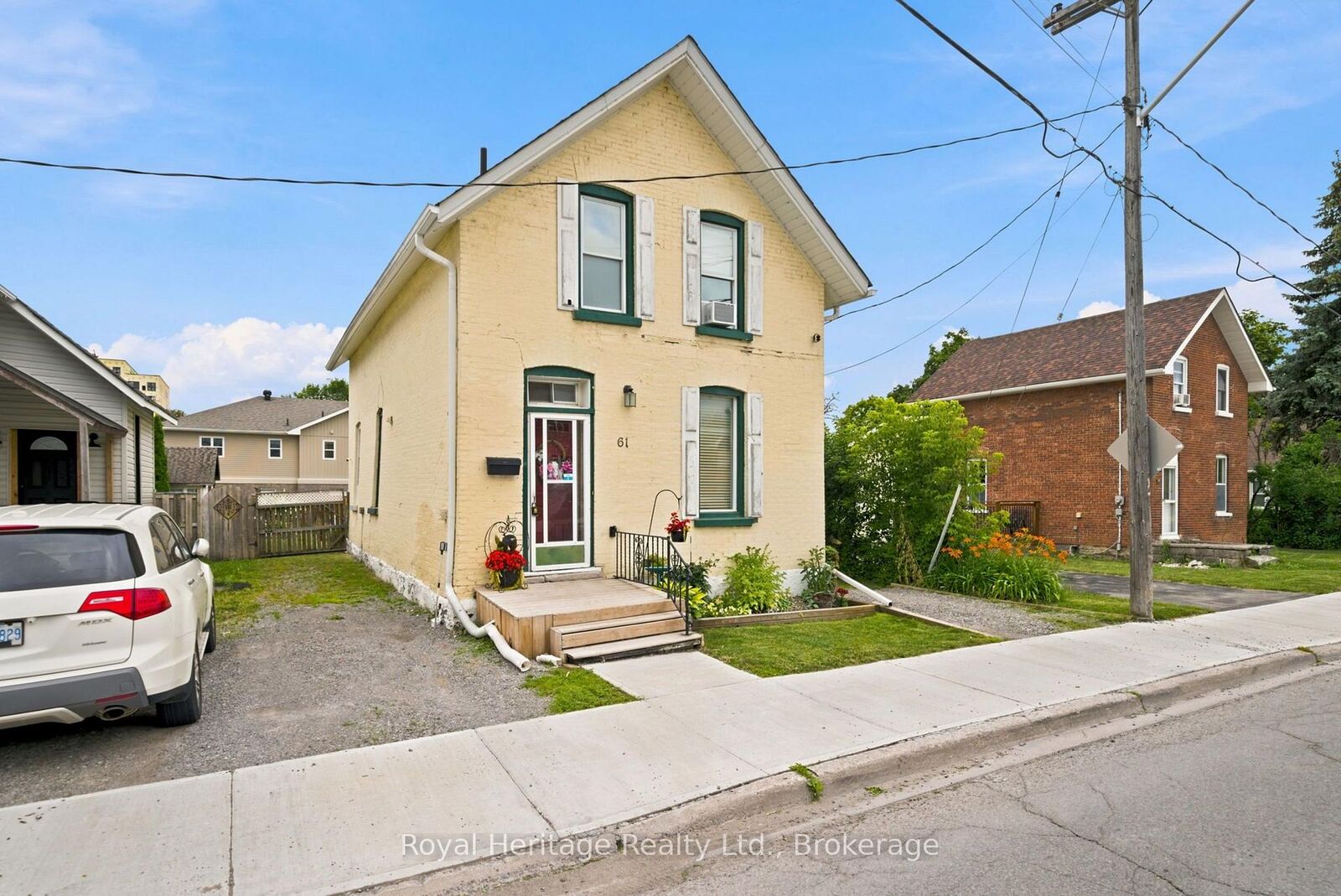Property Photo:  61 Lindsay Street N  ON K9V 1T6 