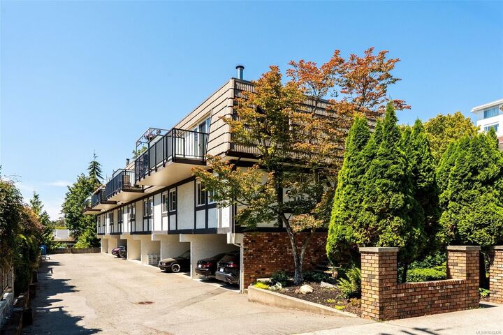 Property Photo: 210 Douglas St #4 BC V8V 2P2