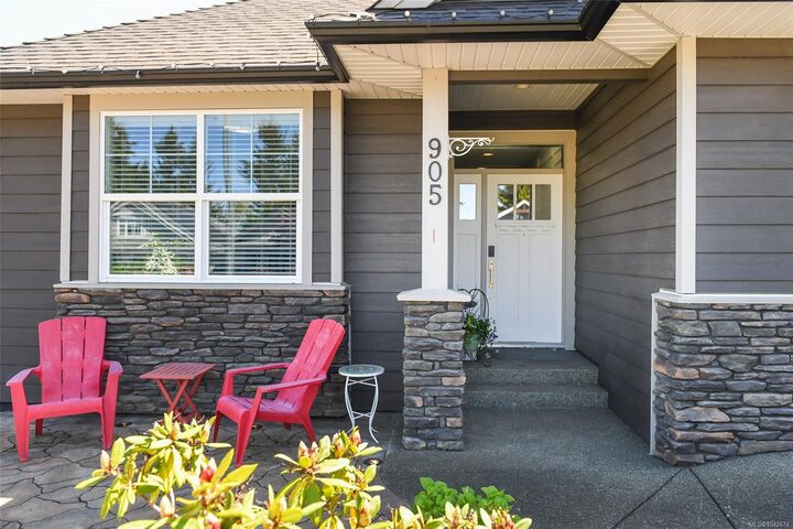 Property Photo: 905 Prestwick Pl BC V9N 0E1