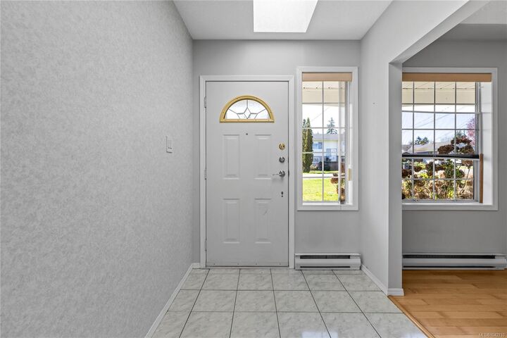 Property Photo: 625 Forsyth Ave BC V9P 1G9
