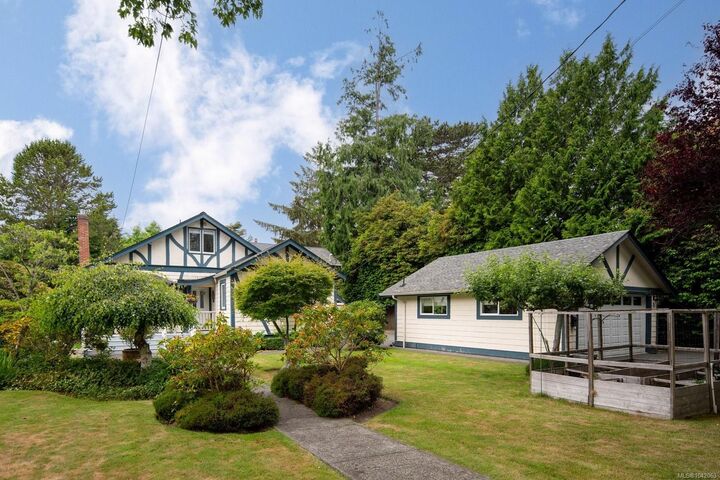 Property Photo:  1036 Deal St  BC V8S 5G5 