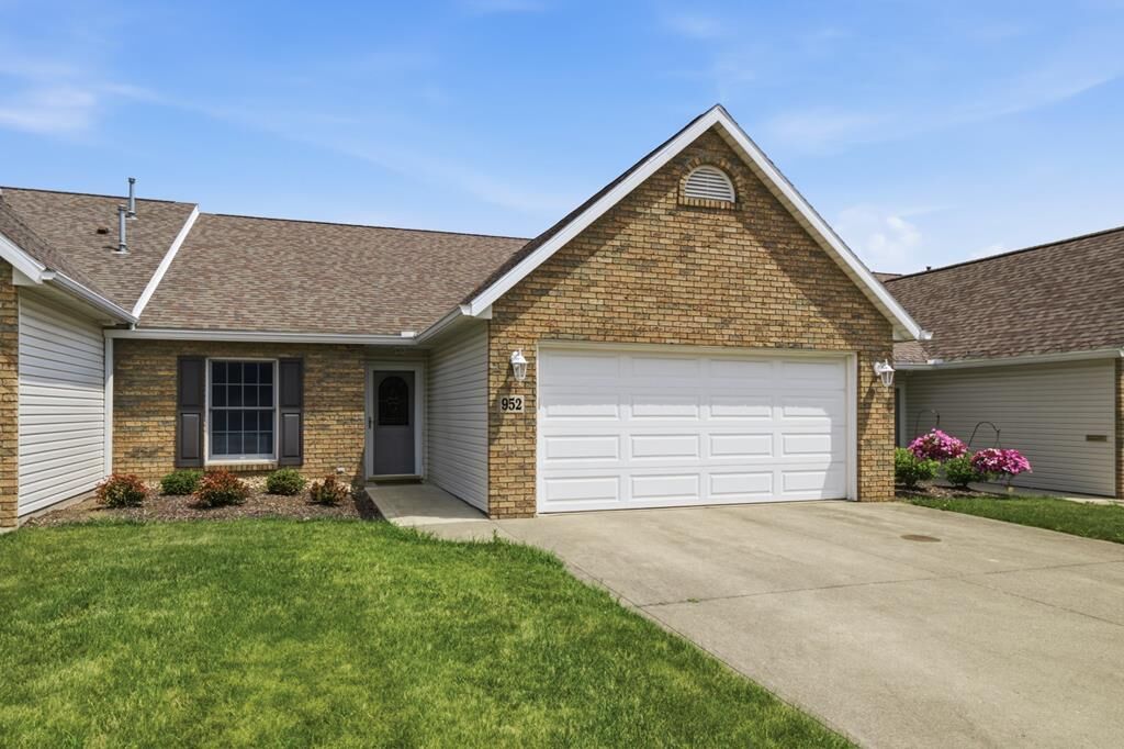 Property Photo:  952 Oakbrook Dr  OH 44805 