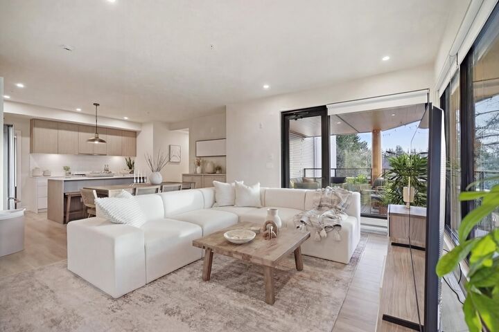 Property Photo:  2635 King George Boulevard 338  BC V4P 0H7 
