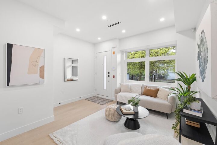 Property Photo: 2135 E Pender Street 202 BC V5L 1X3