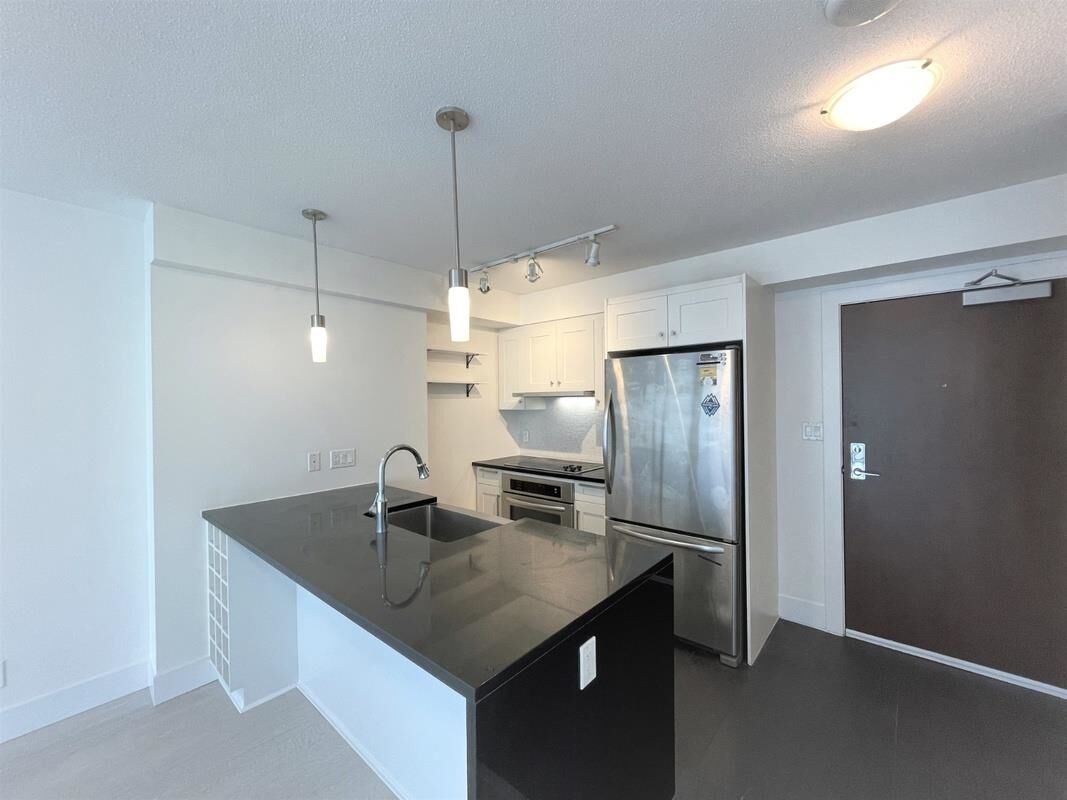 Property Photo:  888 Homer Street 7F  BC V6B 0H7 