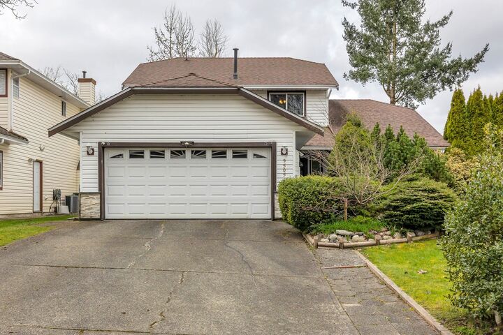 9505 161 Street — photo 1