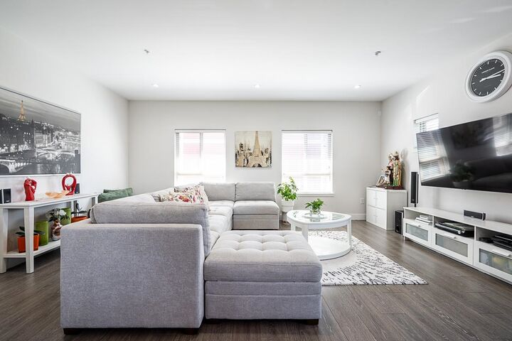 Property Photo: 843 Ewen Avenue 32 BC V3M 0K6