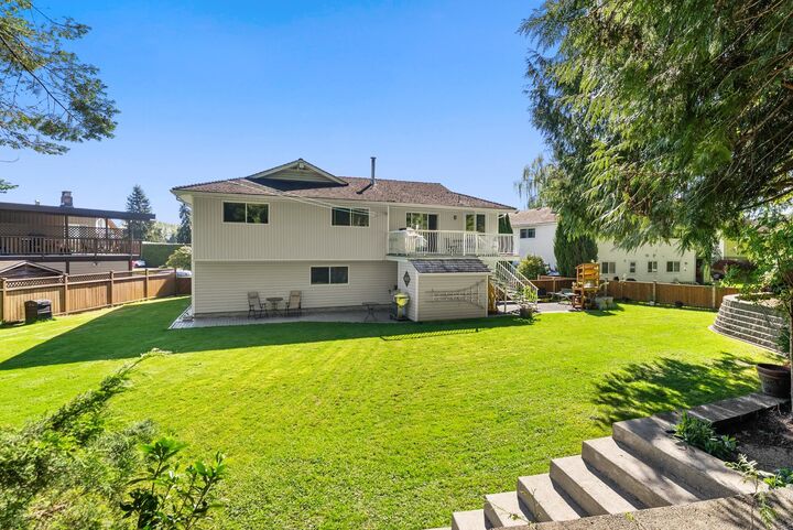 905 Eden Crescent — photo 1