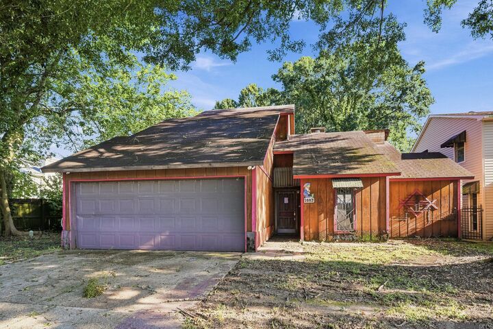 Property Photo:  1883 Stonegate Ct  LA 70815 