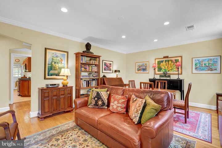 Property Photo: 400 Commonwealth Avenue 304 VA 22301
