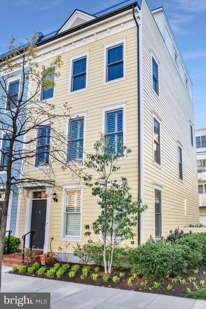 Property Photo: 820 N Alfred Street VA 22314