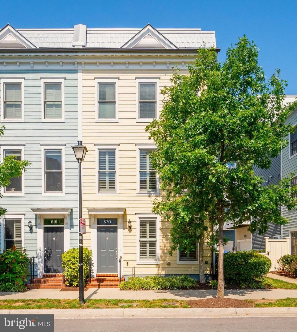 Property Photo:  820 N Alfred Street  VA 22314 