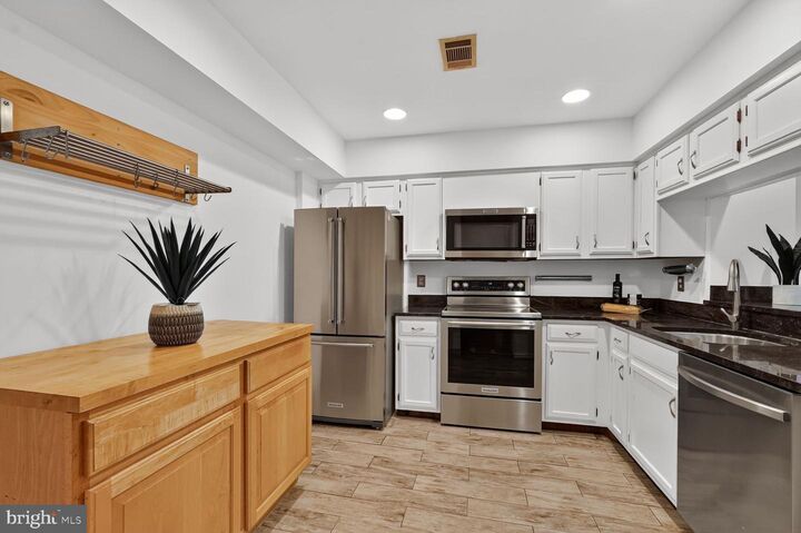 Property Photo:  1414 12th Street N 1414B  VA 22209 