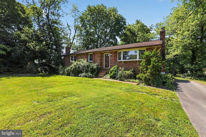 Property Photo: 136 Kingston Drive DE 19701