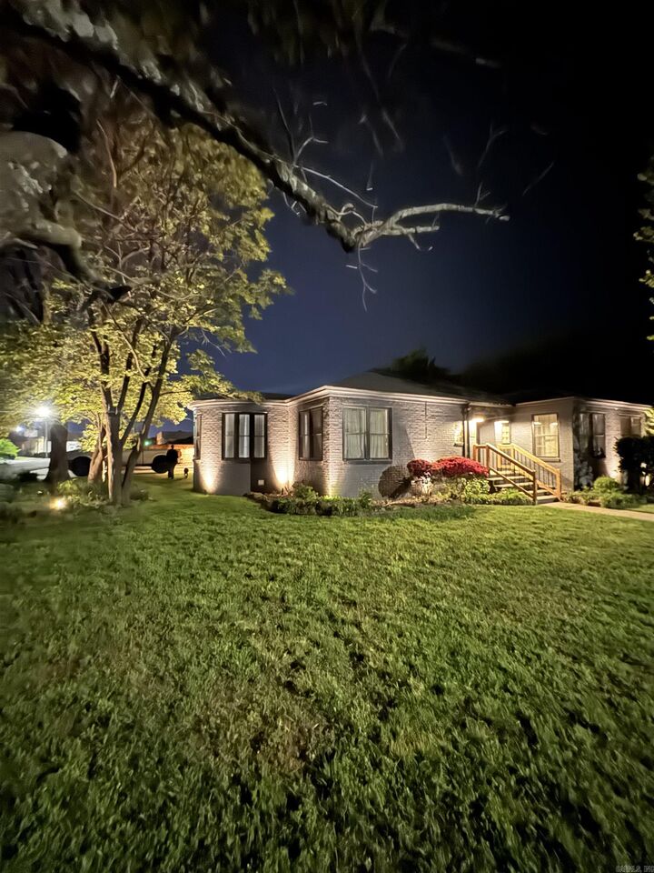 Property Photo:  201 W 8th St  AR 72801 