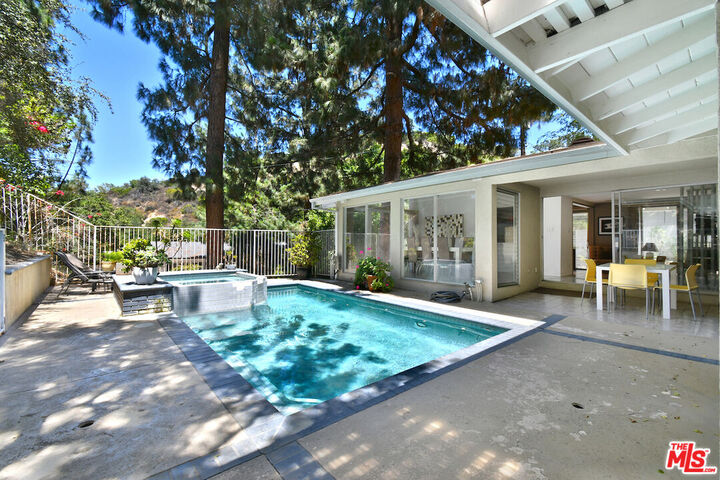 Property Photo:  3553 Summerfield Dr  CA 91423 
