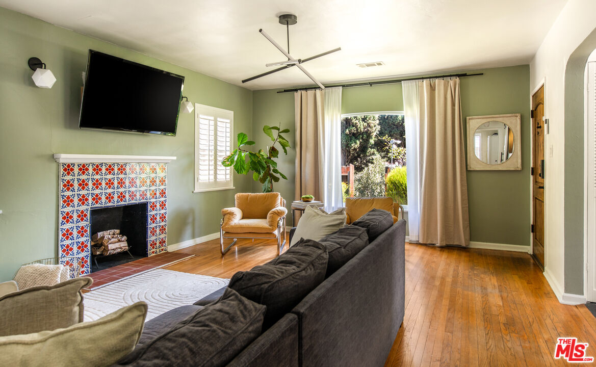 Property Photo:  3209 Bennett Dr  CA 90068 