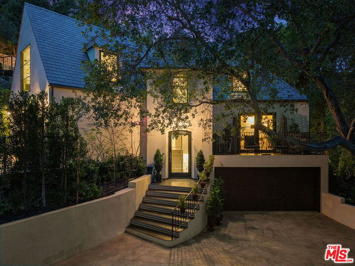 Property Photo:  943 Moraga Dr  CA 90049 
