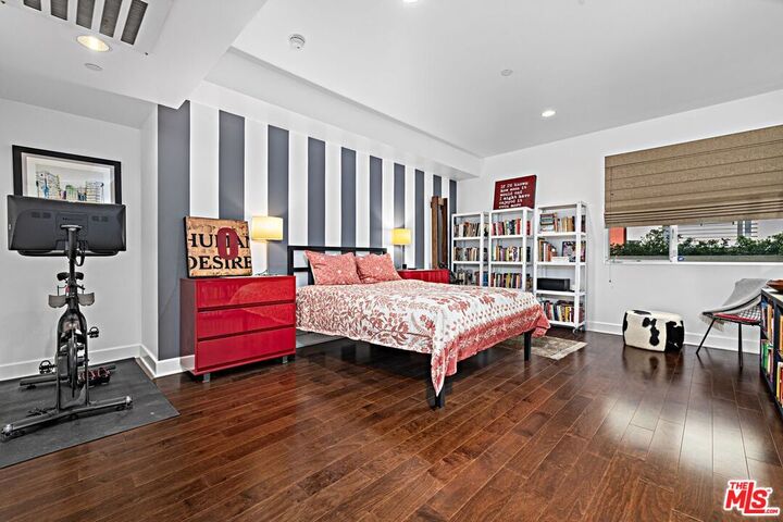 Property Photo: 1250 N Harper Ave CA 90046