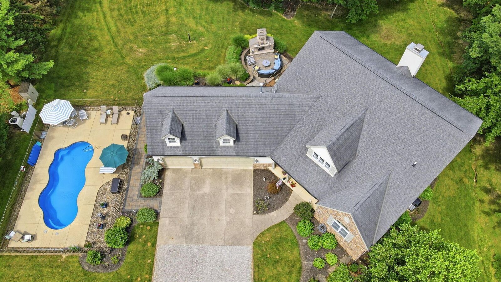 Property Photo: 9966 Center Village Road OH 43021
