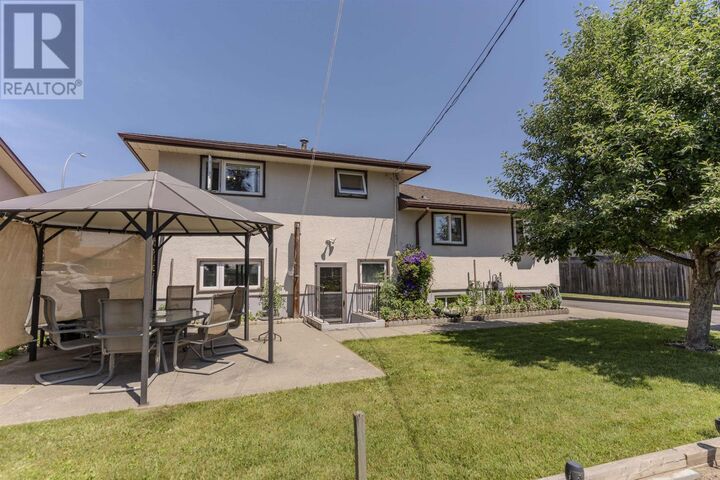 Property Photo: 402 Victoria Ave W ON P7C 1G7