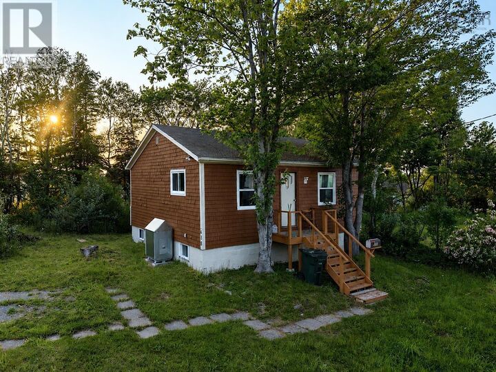 638 Alexandra Street — photo 1