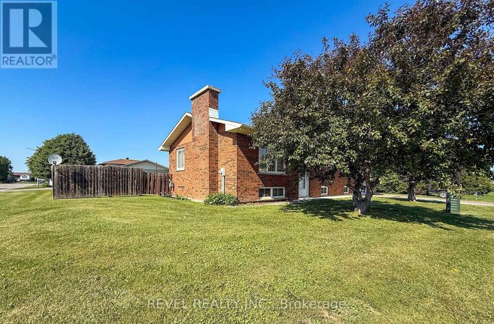 Property Photo: 1330 Chenier Avenue ON P4R 1A9
