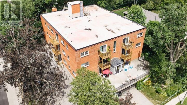 Property Photo:  98 William Street East  ON N5A 4Y1 