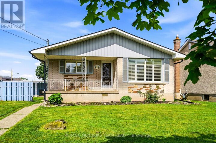 Property Photo:  160 Classic Avenue  ON L3B 1P7 