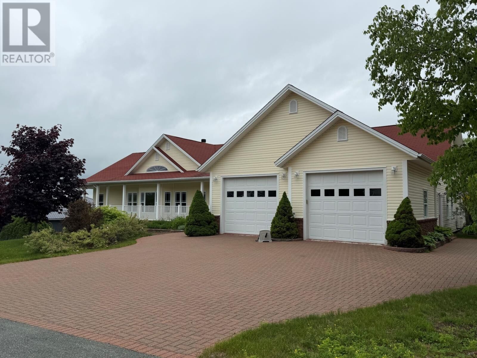Property Photo:  8 Lakeview Place  NL A0G 2K0 