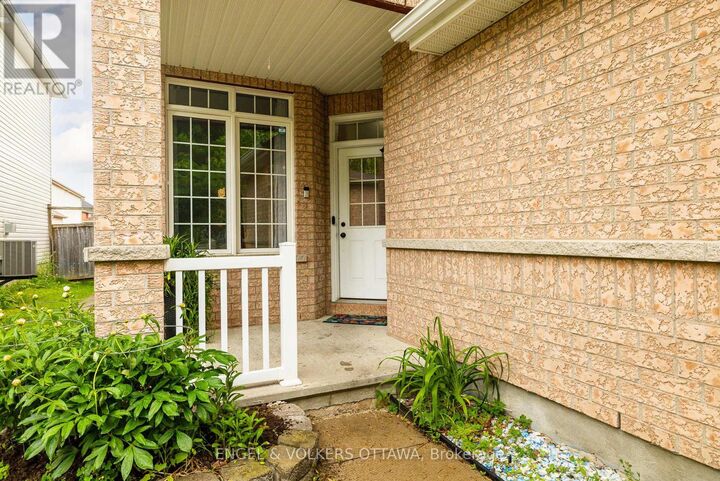 Property Photo: 166 Macara Crescent ON K2K 0C9