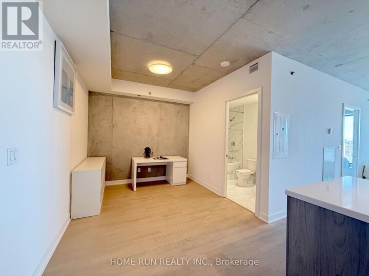 Property Photo:  203 Catherine Street 1208  ON K2P 1J5 