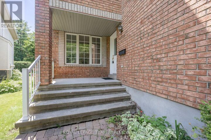 Property Photo:  29 Keno Way  ON K2T 1H3 