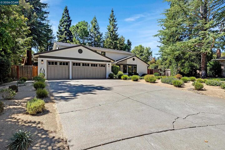 Property Photo: 420 Pennington Pl CA 94526