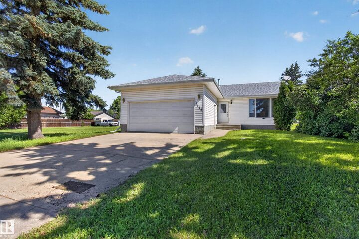 Property Photo:  5116 52 Ave  AB T0B 4J0 