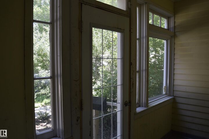 Property Photo:  9551 106A Avenue NW  AB T5H 0S9 