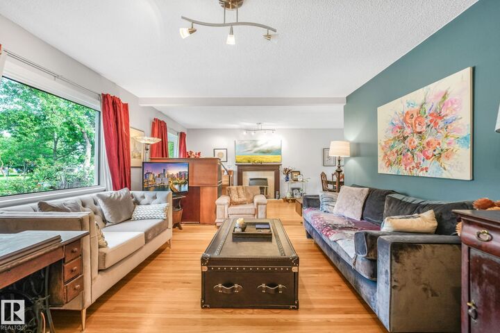 Property Photo:  11422 70 Street NW  AB T5B 1T4 