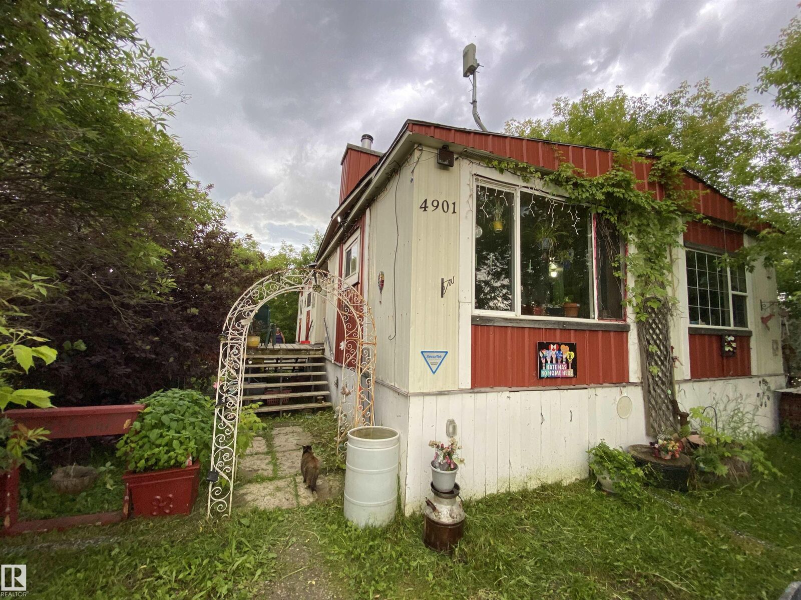 Property Photo:  4901 51 Street  AB T0G 0R0 