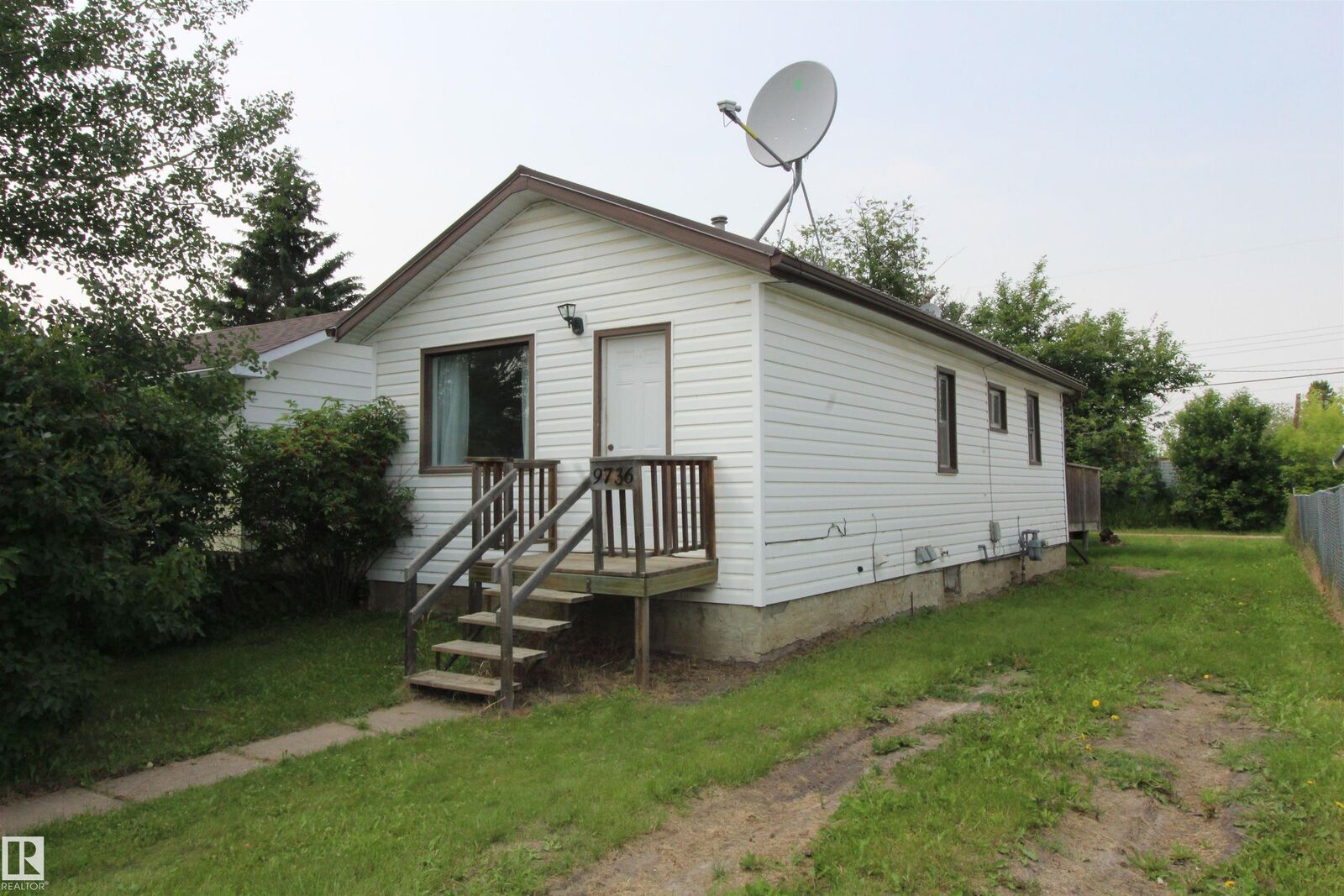 Property Photo:  9736 107 Street  AB T7P 1R5 