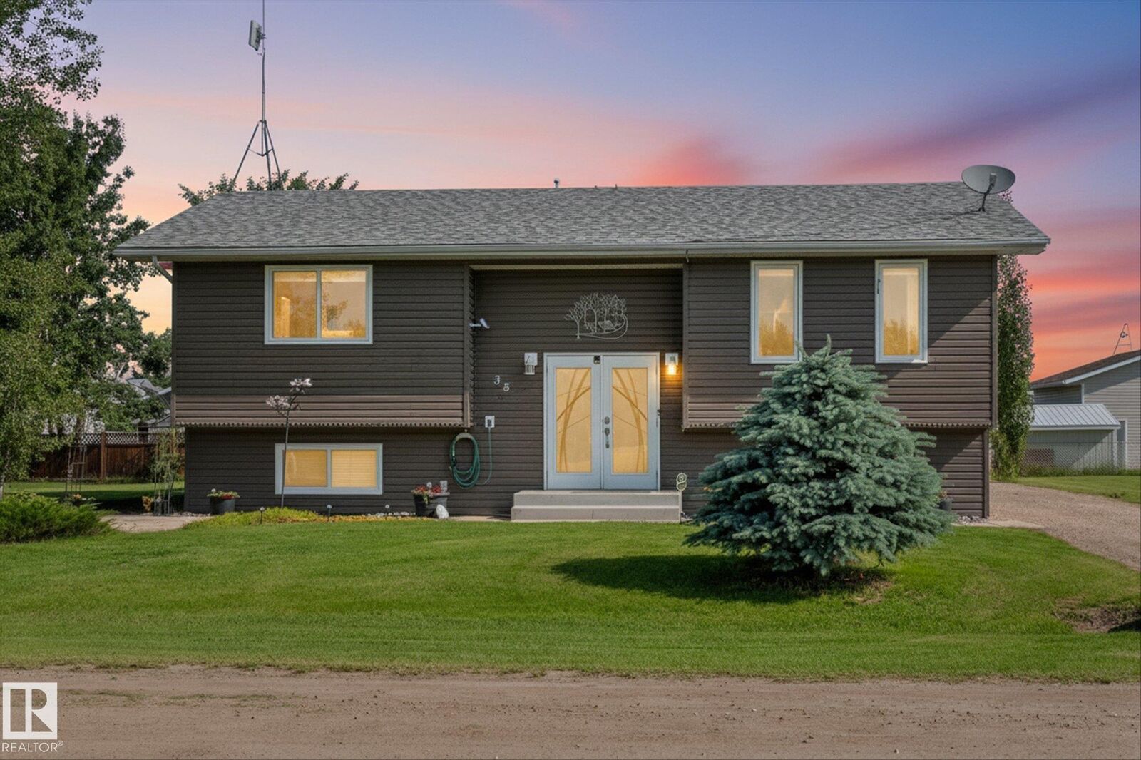 Property Photo:  38 Woodbend Crescent  AB T0C 2T0 