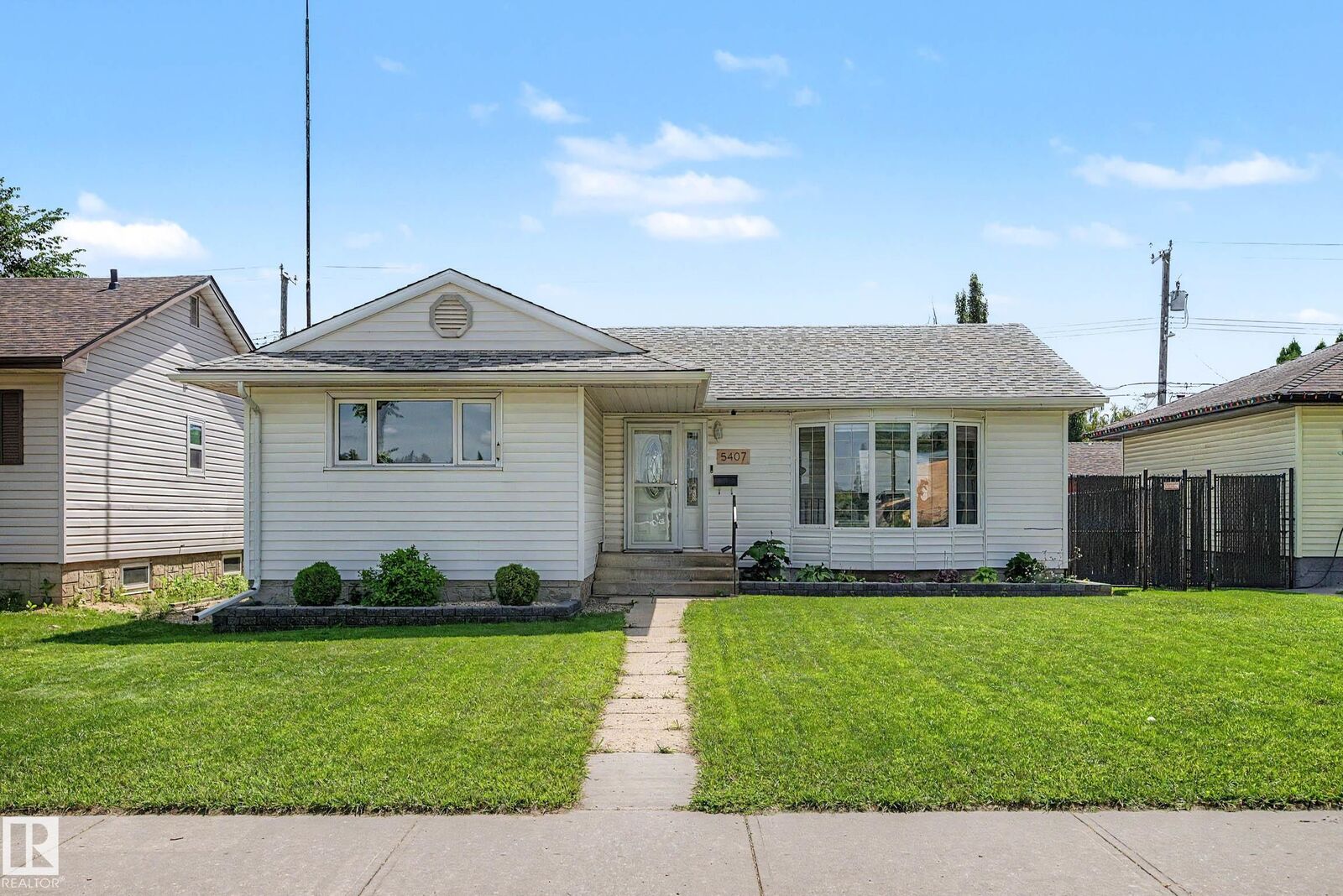 Property Photo:  5407 106 Avenue NW  AB T6A 1G1 